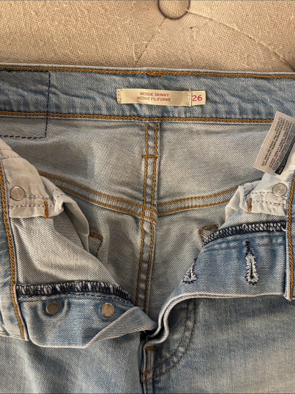 Levi's Women's Wedgie Skinny button fly jeans - Picture 3 of 3